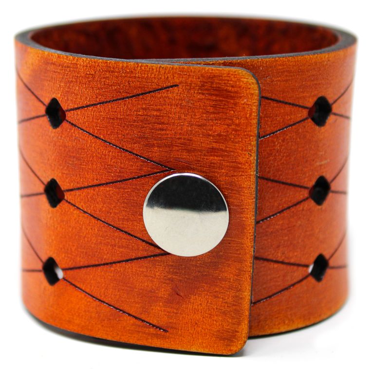 Prowling Tiger Leather Cuff – lifestyle1